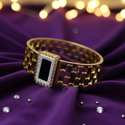 💎 Regal Radiance Gold Hand Cuff